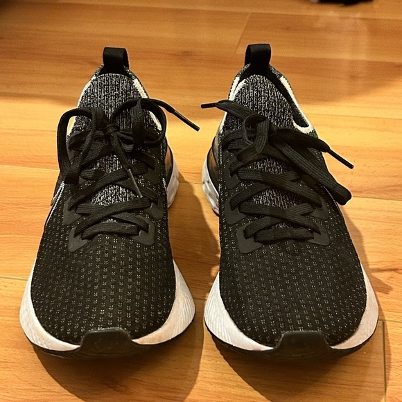 Nike Shoes - Nike flyknits, size 8​
